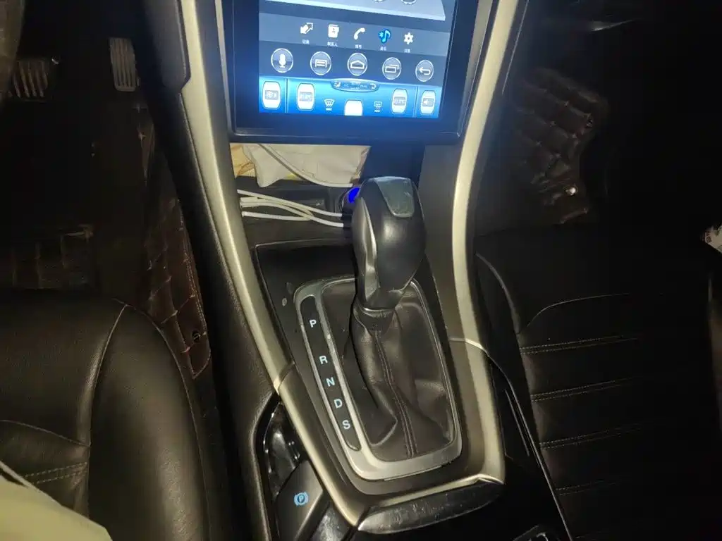 Ford Mondeo — миниатюра 7