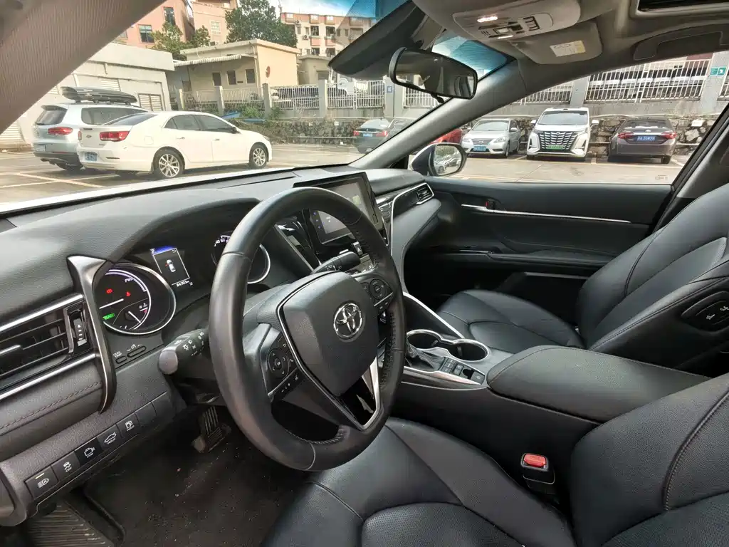 Toyota Camry — миниатюра 10