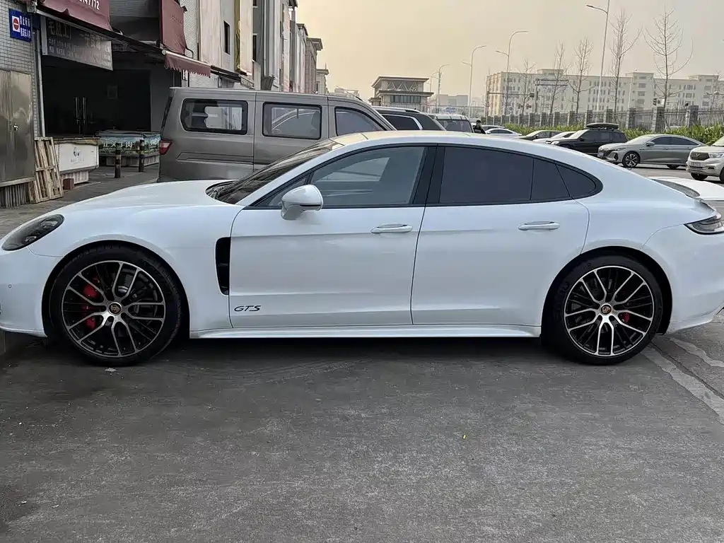 PORSCHE PANAMERA