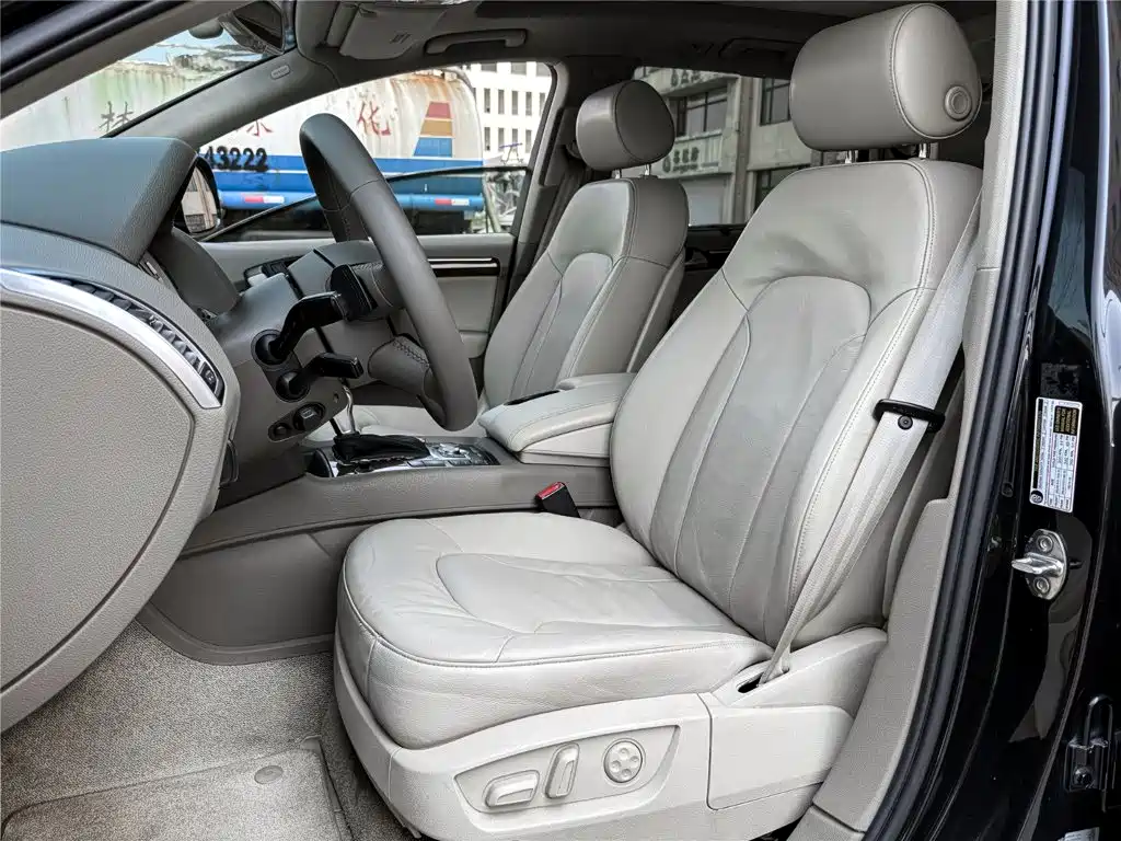 Audi Q7 — миниатюра 12