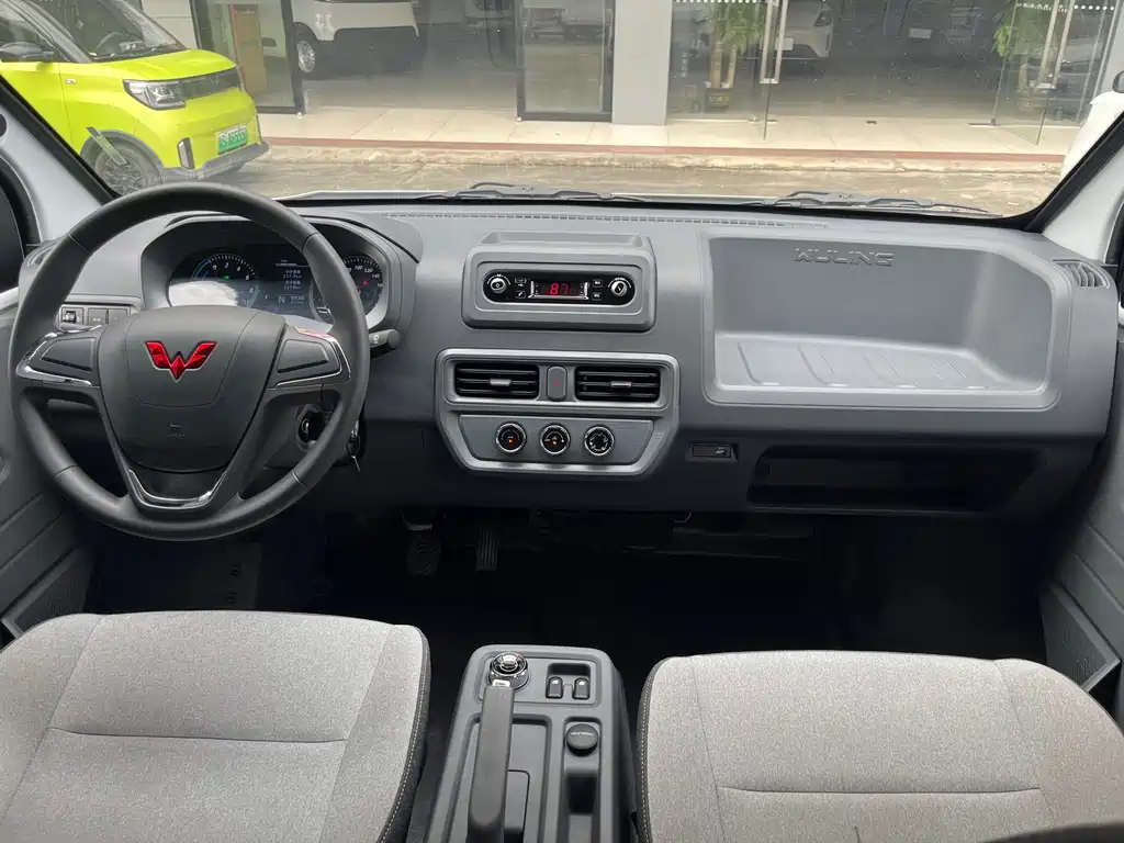 Wuling Yangguang — миниатюра 9