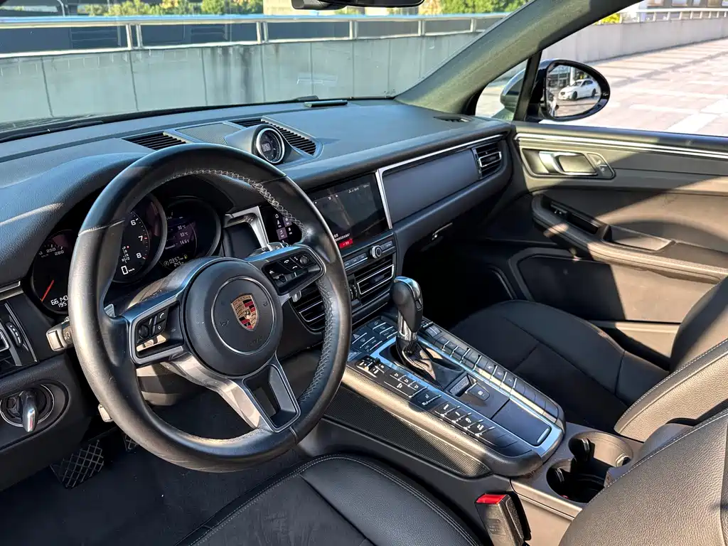 Porsche Macan — миниатюра 9