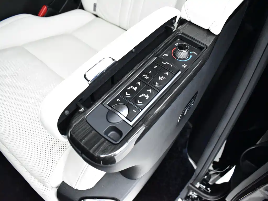 Lexus LM — миниатюра 21