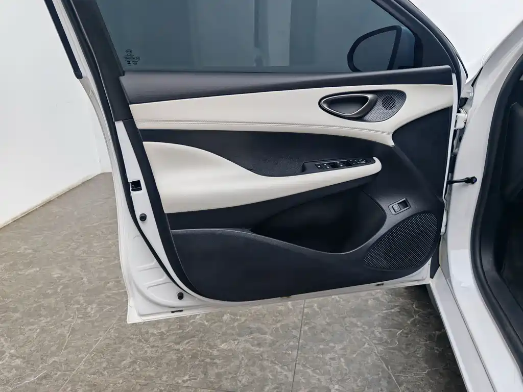 BYD Seal 05 DM-i — миниатюра 19