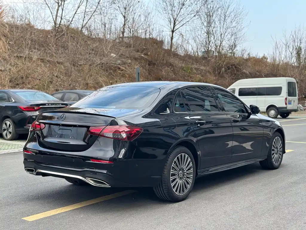 MERCEDES-BENZ E CLASS