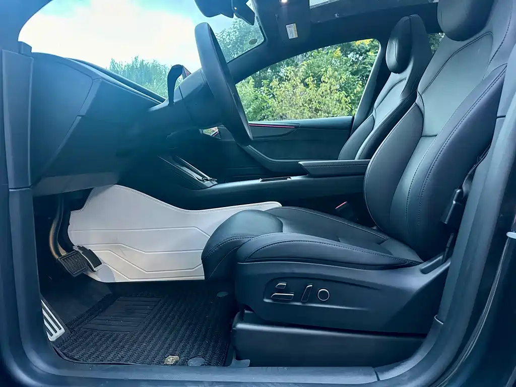 Tesla Model Y L — миниатюра 9