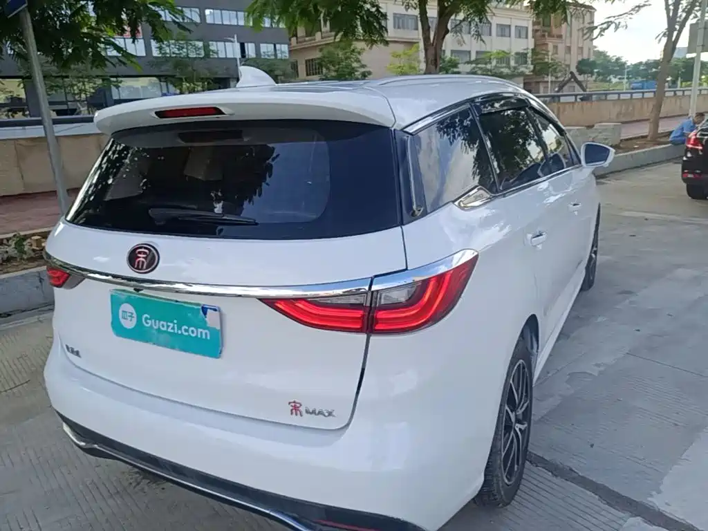 BYD MAX — миниатюра 7