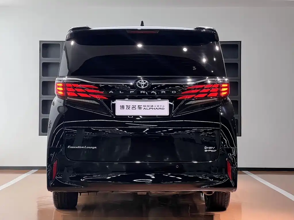 Toyota Alphard — миниатюра 6