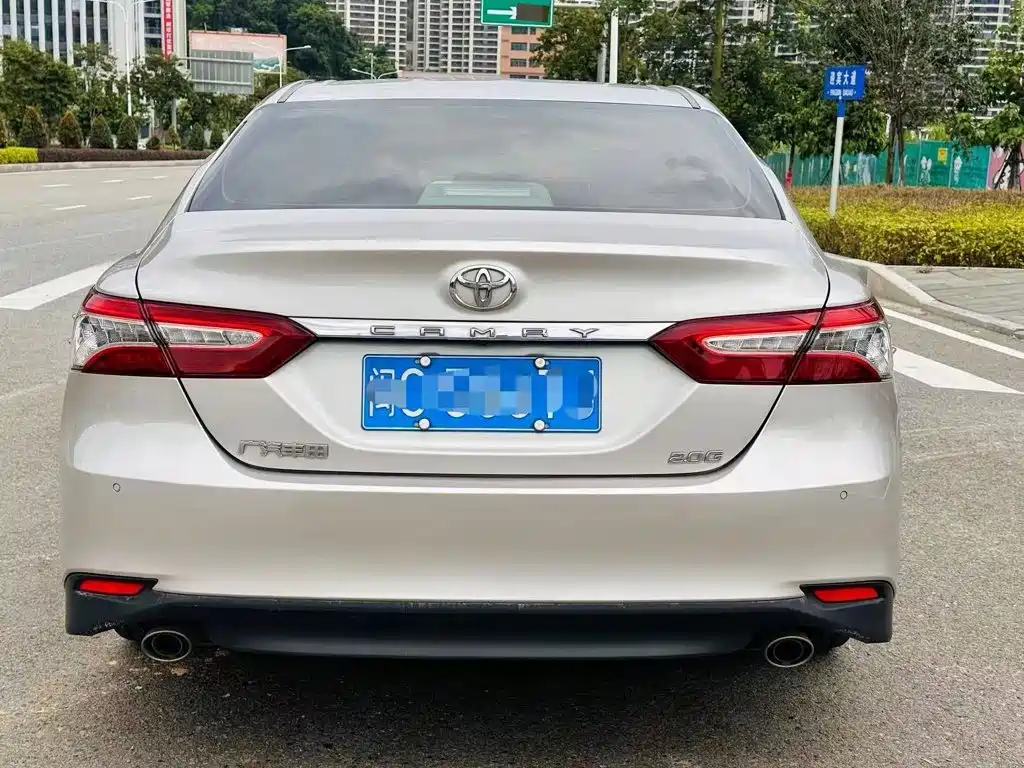 Toyota Camry — миниатюра 5