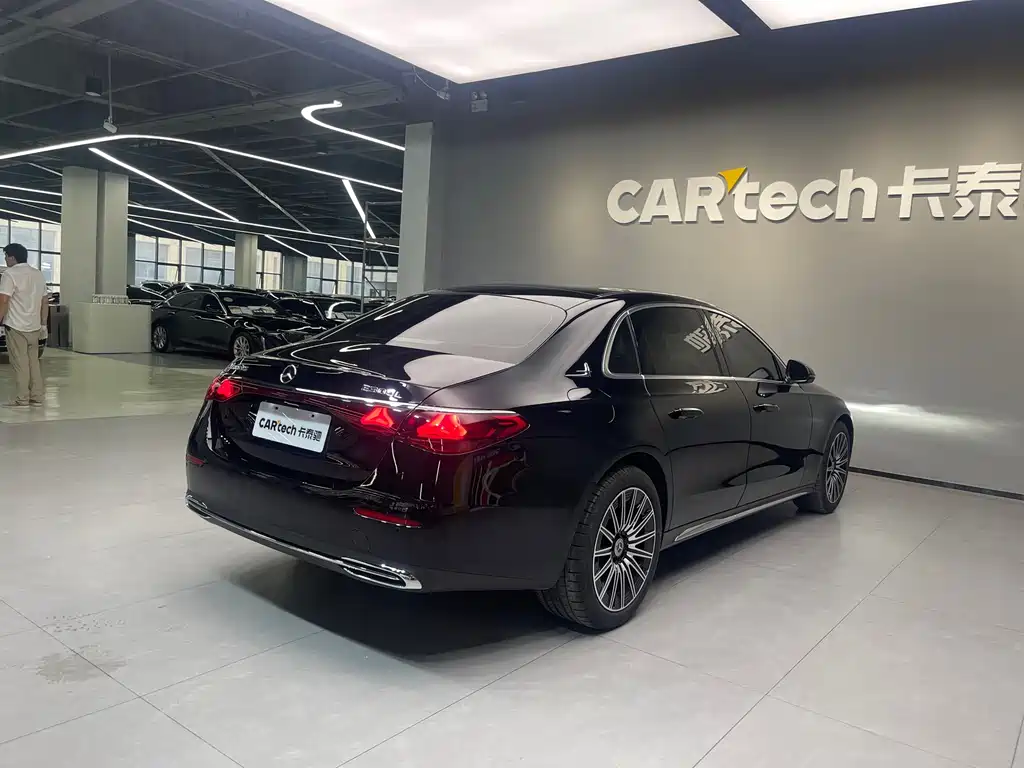 Mercedes-Benz E-Class — миниатюра 4