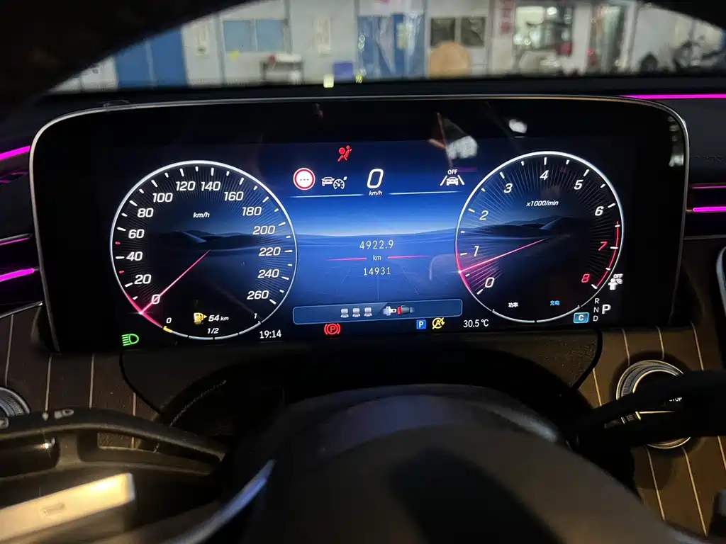 Mercedes-Benz E-Class — миниатюра 31