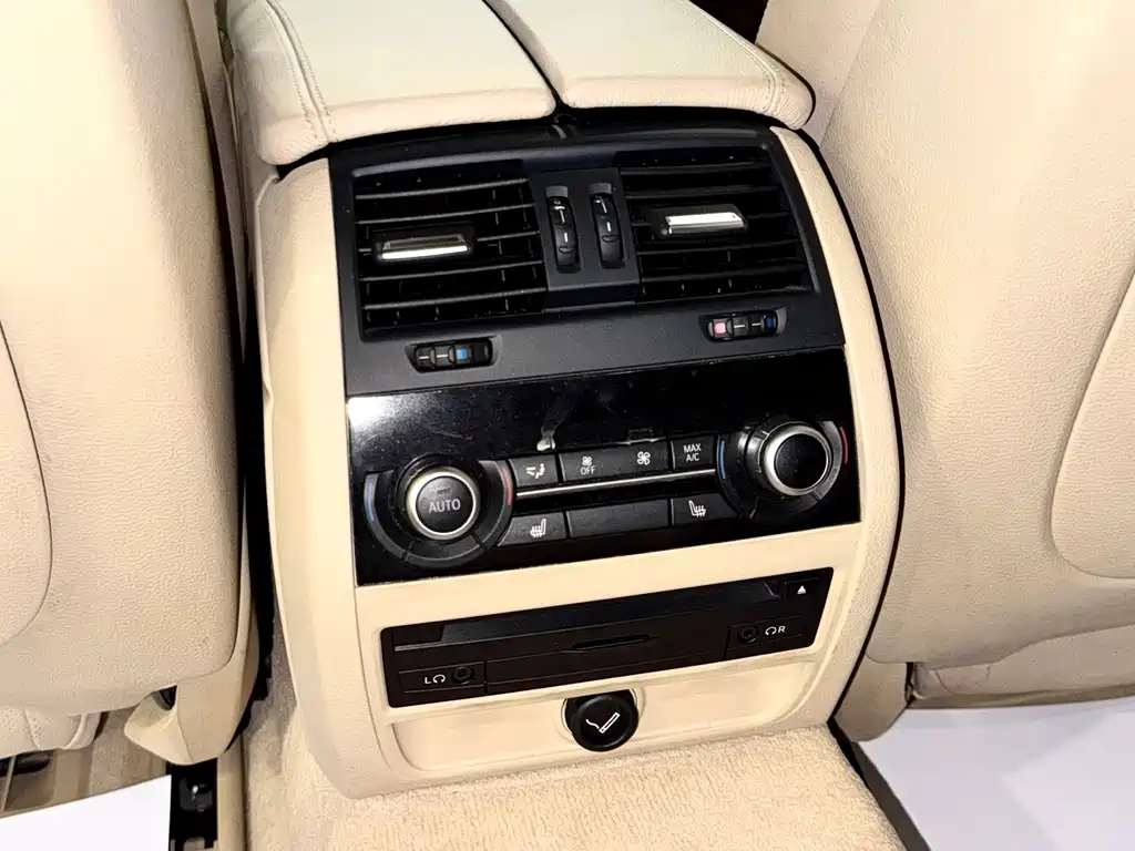 BMW 5 Series — миниатюра 8