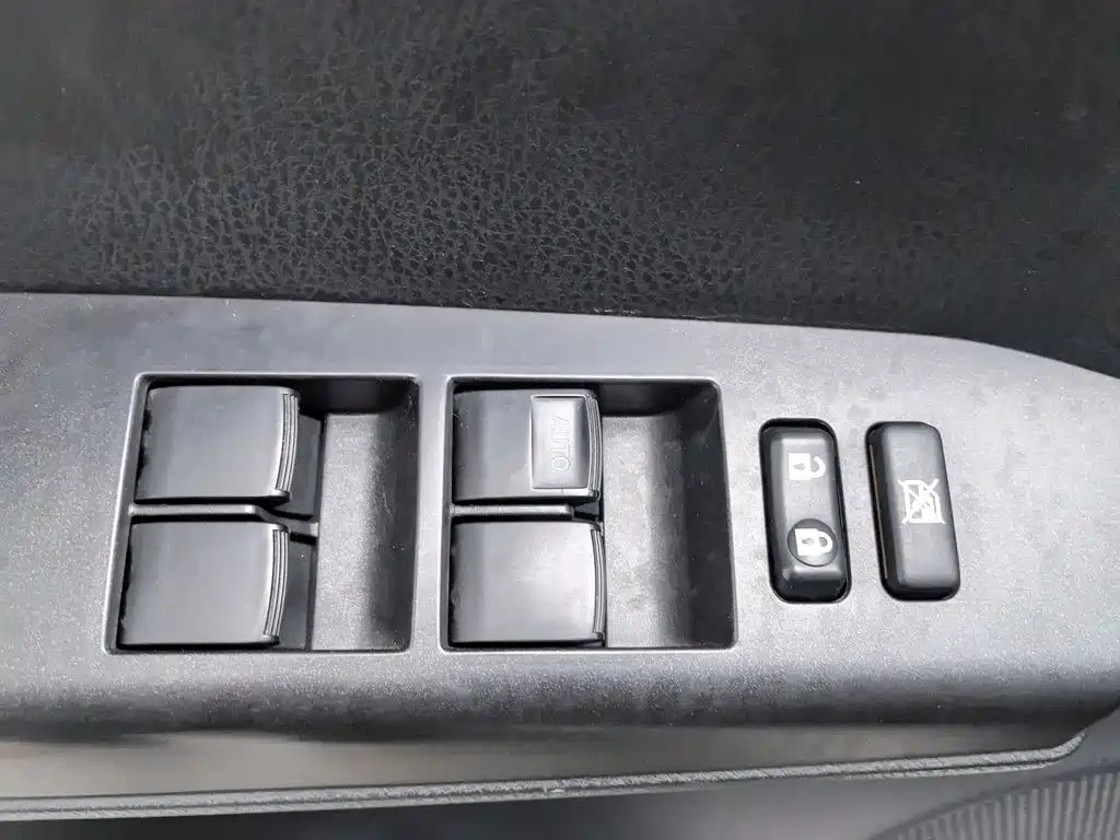 Toyota RAV4 — миниатюра 9