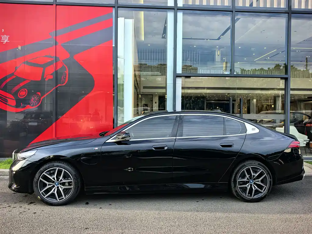 BMW i5 — миниатюра 13