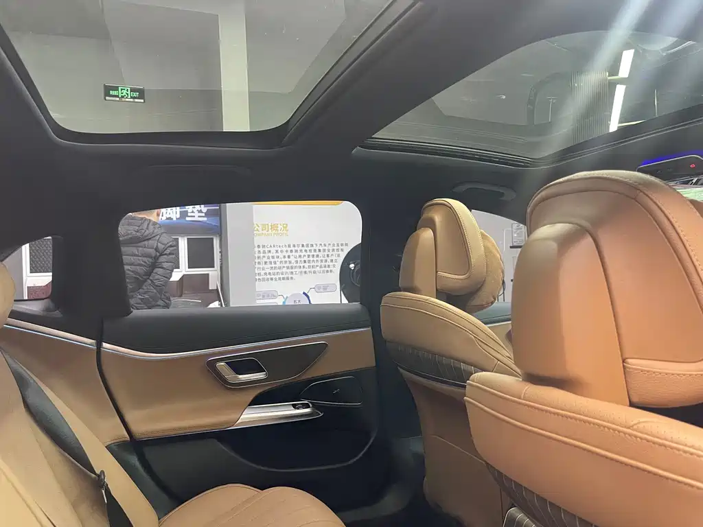 Mercedes-Benz E-Class — миниатюра 16