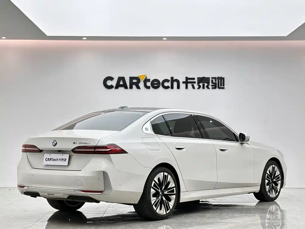 BMW 5 Series — миниатюра 5