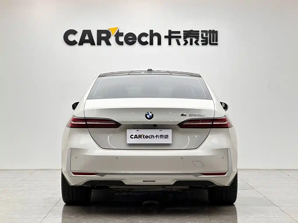 BMW 5 Series — миниатюра 4