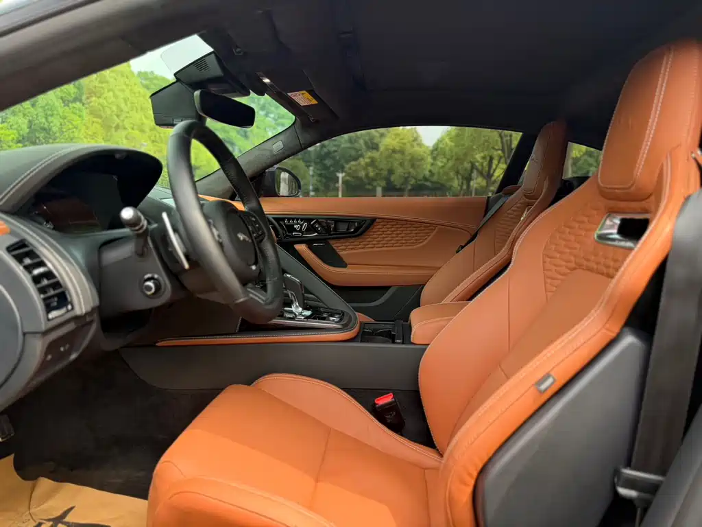 Jaguar F-Type 2024 P300 75