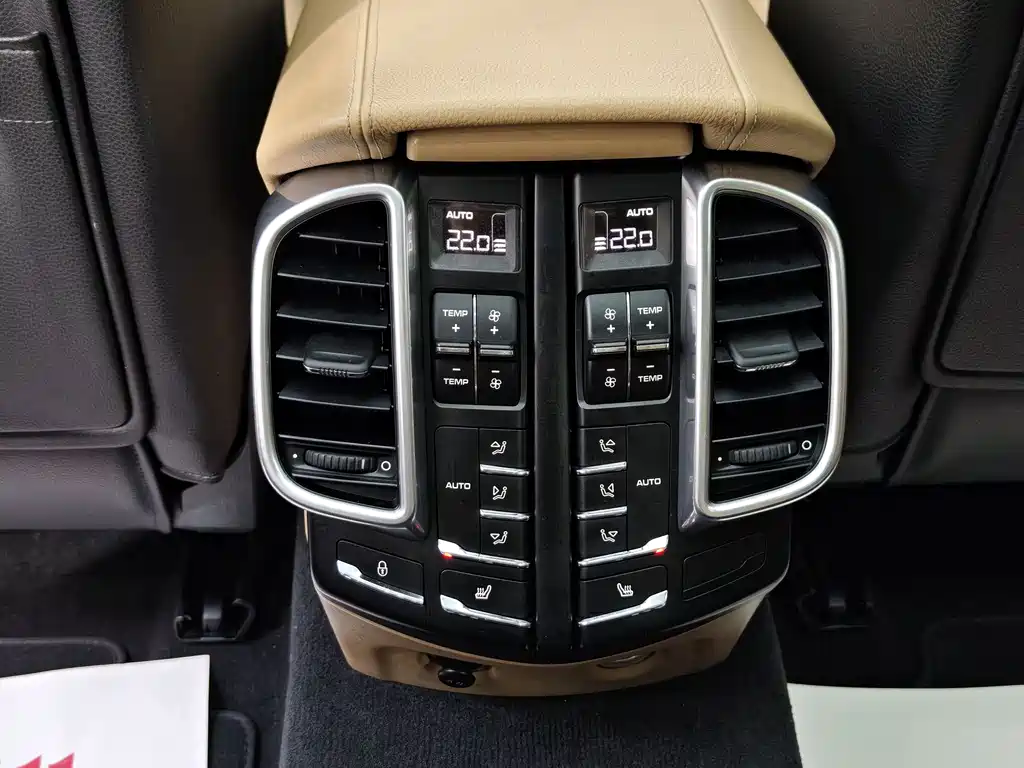 Porsche Cayenne — миниатюра 39