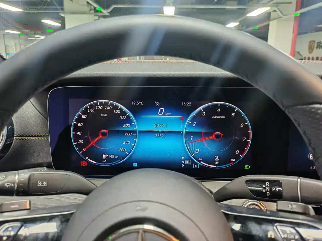 Mercedes-Benz E-Class — миниатюра 5