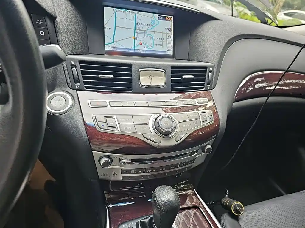 Infiniti Q70 — миниатюра 6