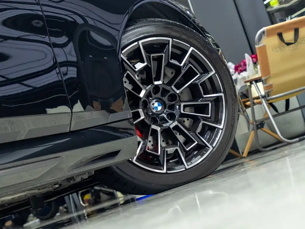 BMW M5 New Energy — миниатюра 8