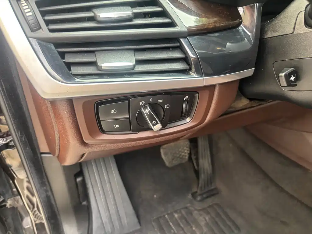 BMW X5 (Import) — миниатюра 8