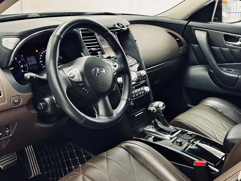 Infiniti QX70 3.7L Beyond Edition, фото 8