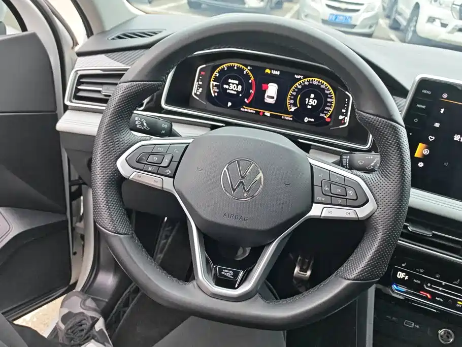 Volkswagen Tiguan L — миниатюра 15