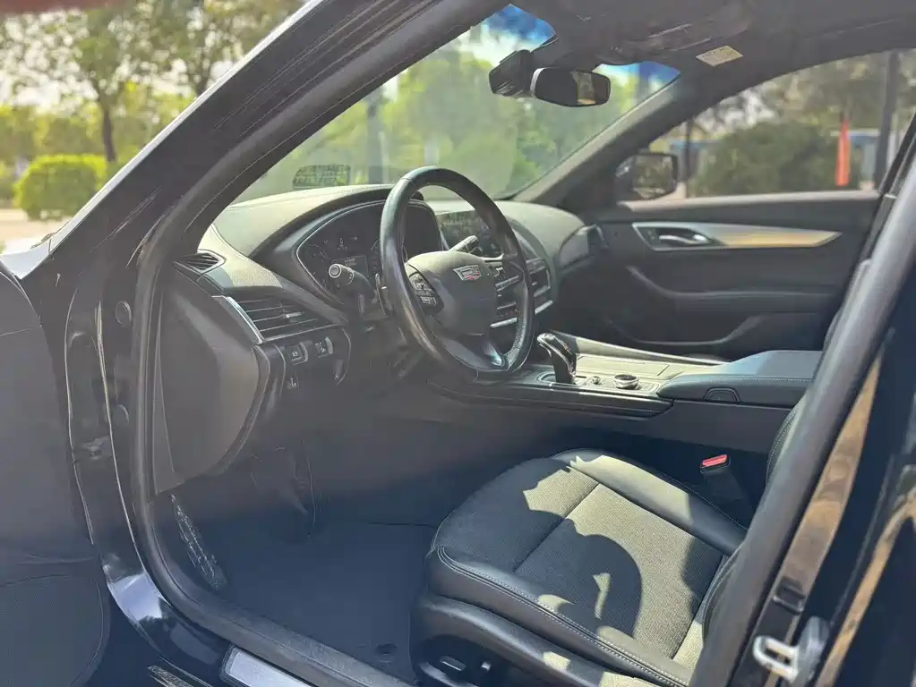 Cadillac CT5 — миниатюра 8