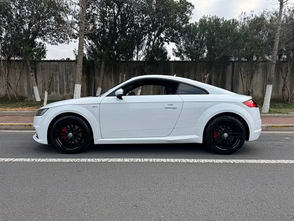 AUDI TT