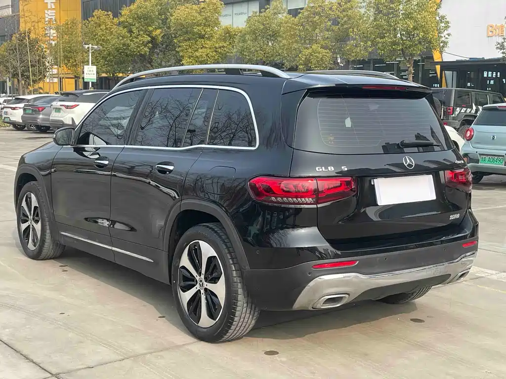 MERCEDES-BENZ GLB