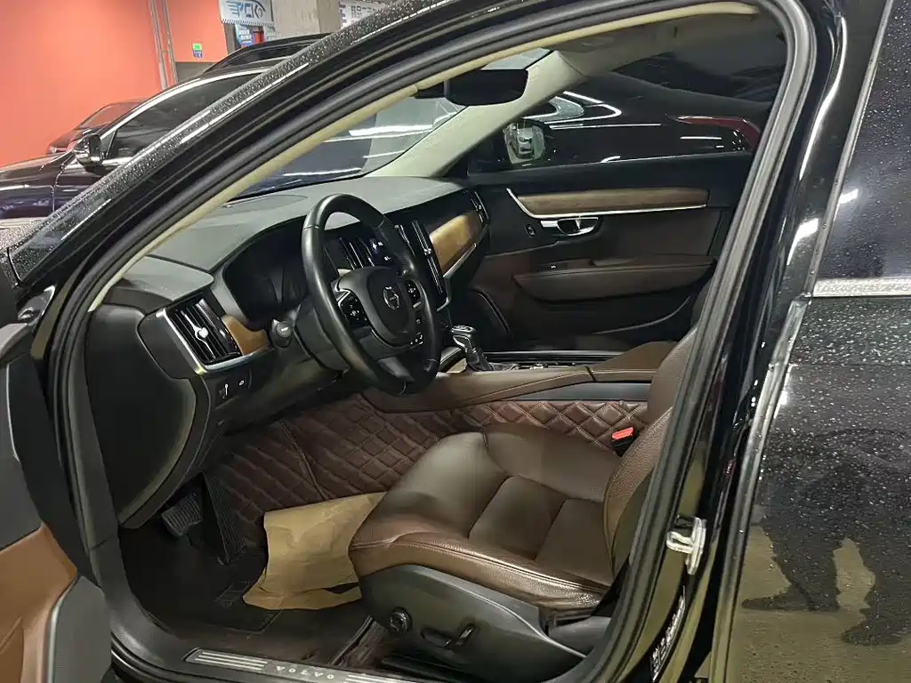 Volvo S90 — миниатюра 5