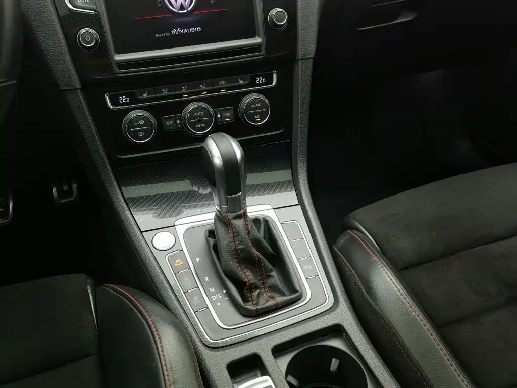 Volkswagen Golf GTI — миниатюра 13