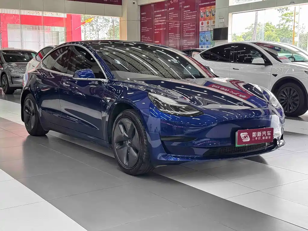 Tesla Model 3 — миниатюра 3