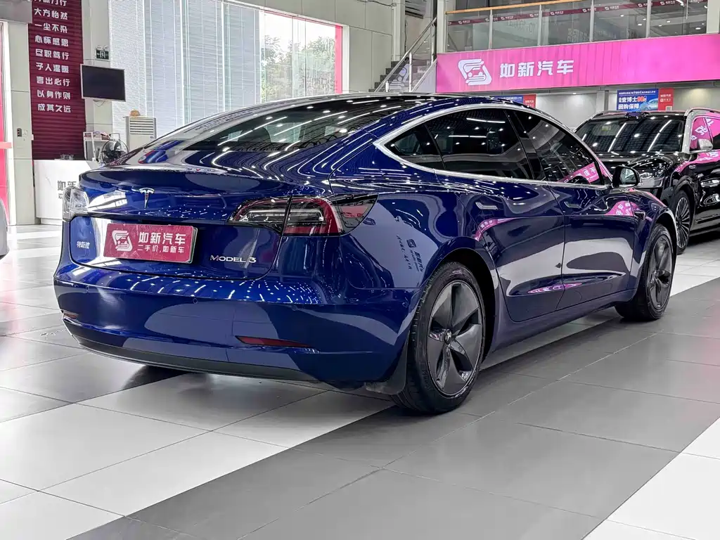 Tesla Model 3 — миниатюра 10