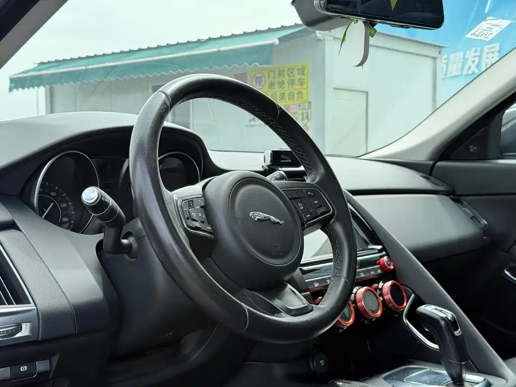 Jaguar E-Pace 2018 P200 V