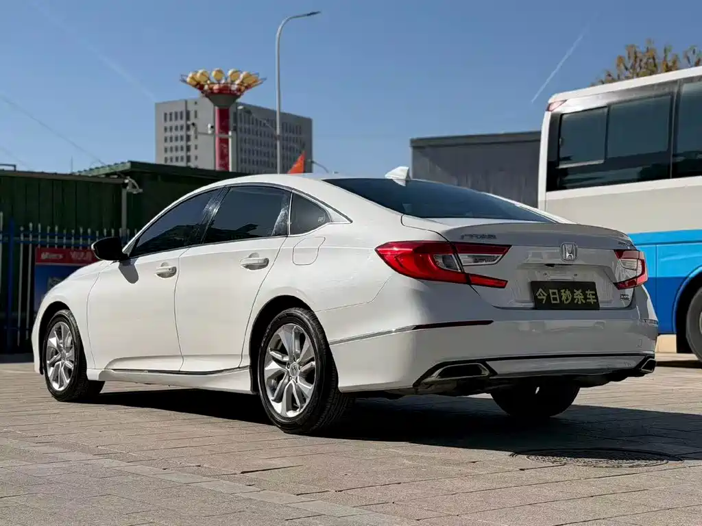 Honda Accord — миниатюра 7
