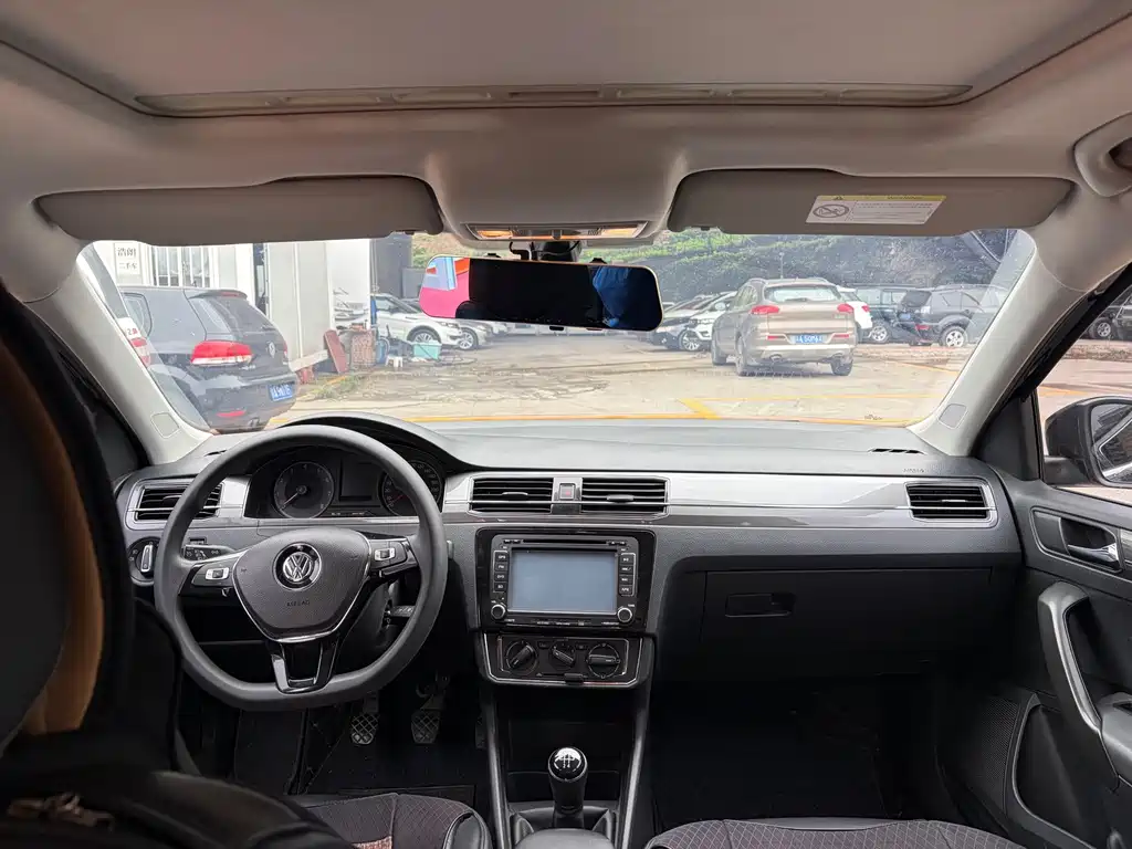 Volkswagen Santana — миниатюра 7