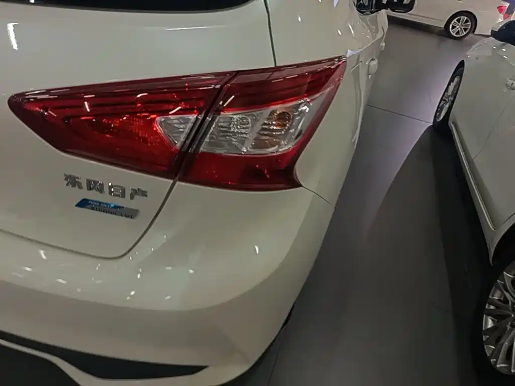 Nissan Tiida — миниатюра 8