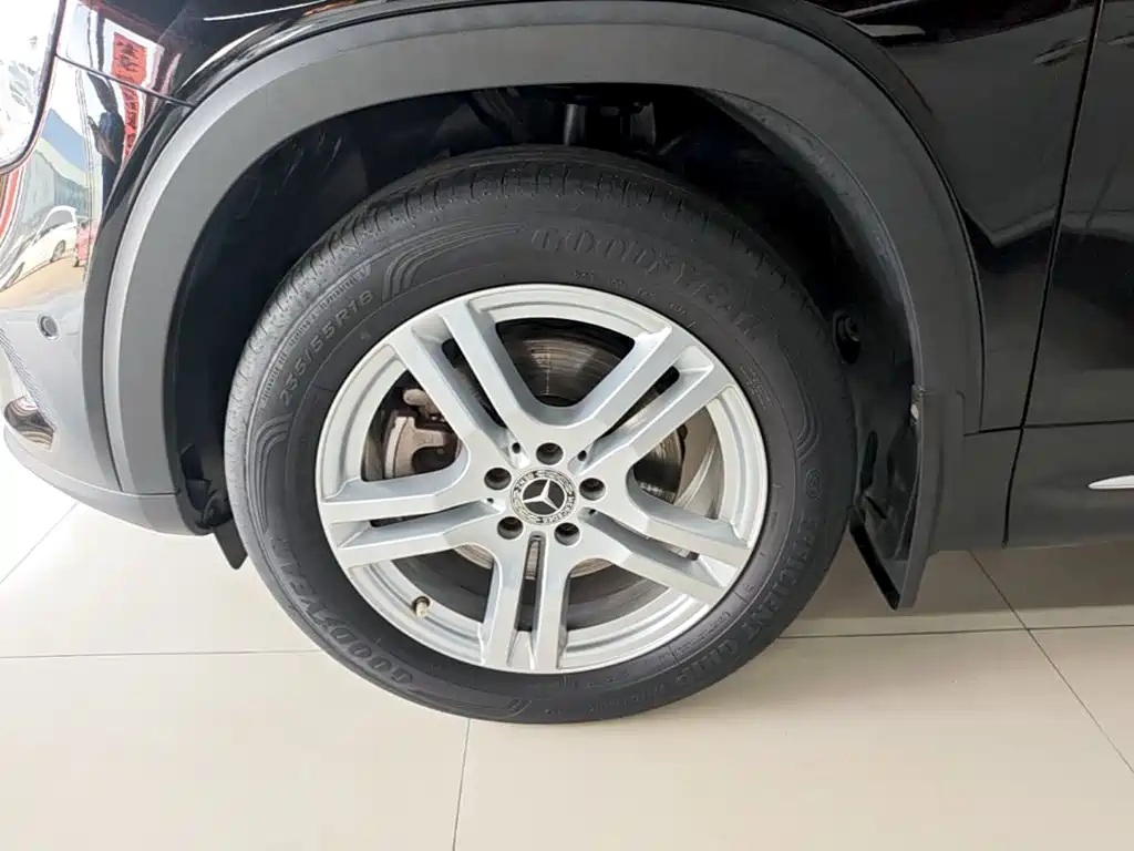 Mercedes-Benz GLB — миниатюра 23