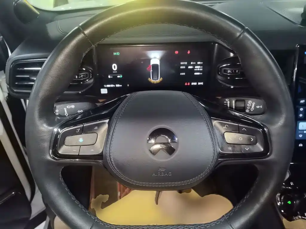 NIO ES8 — миниатюра 11