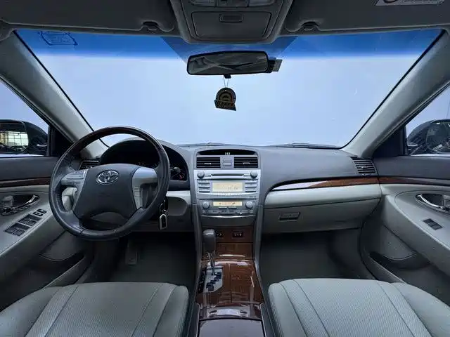 Toyota Camry — миниатюра 5