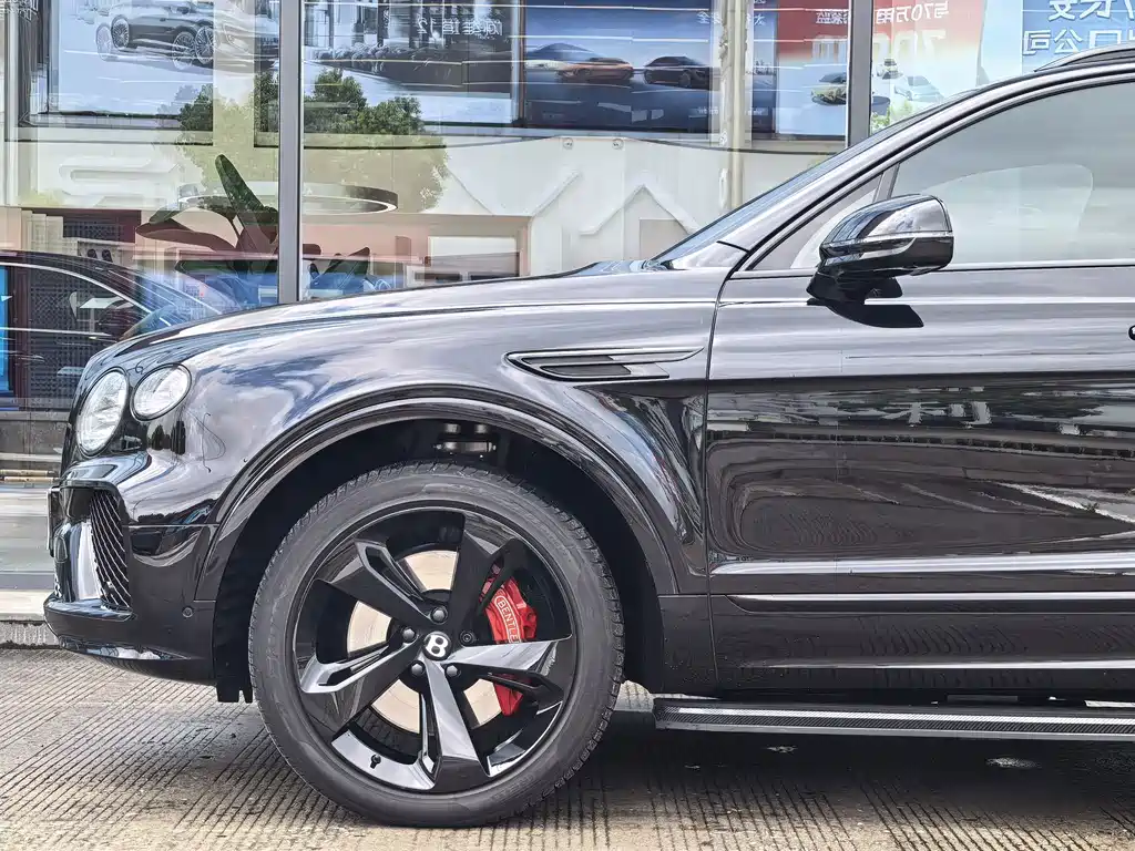 Bentley Bentayga — миниатюра 9