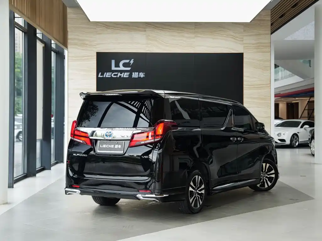 Toyota Alphard — миниатюра 18