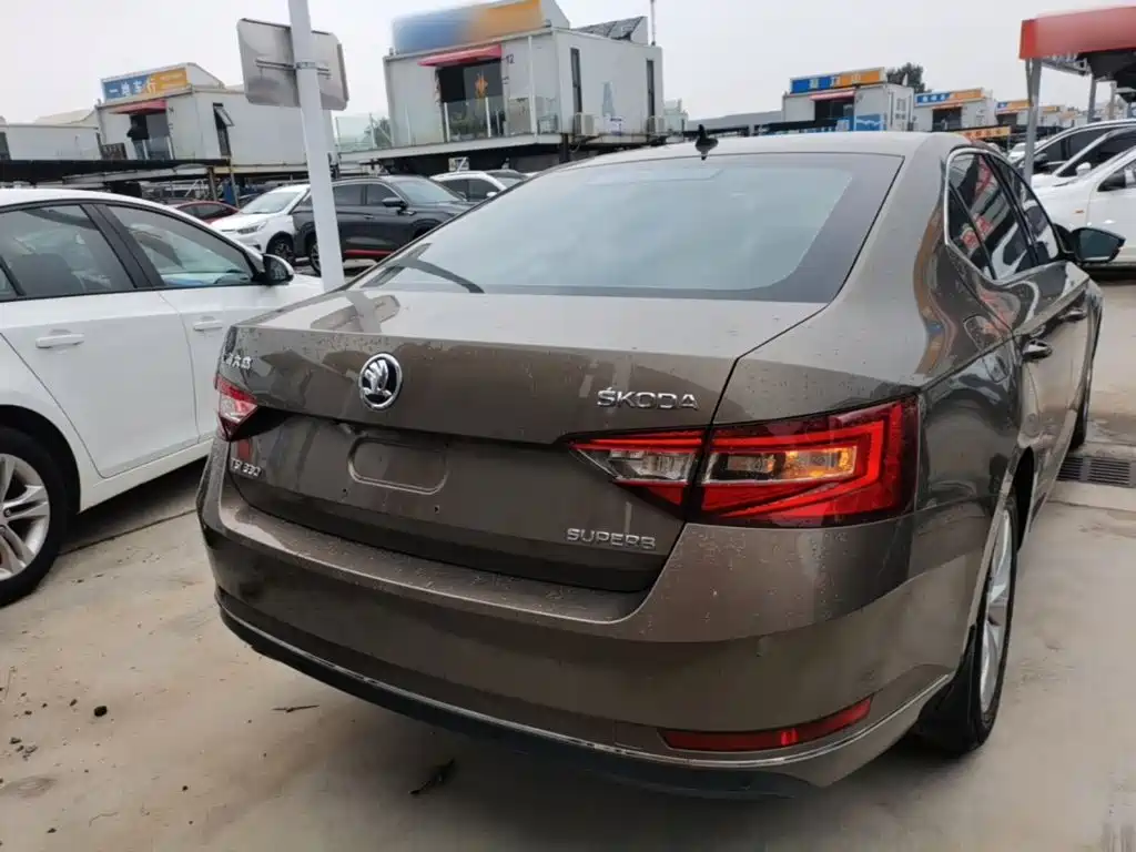 Skoda Superb — миниатюра 6