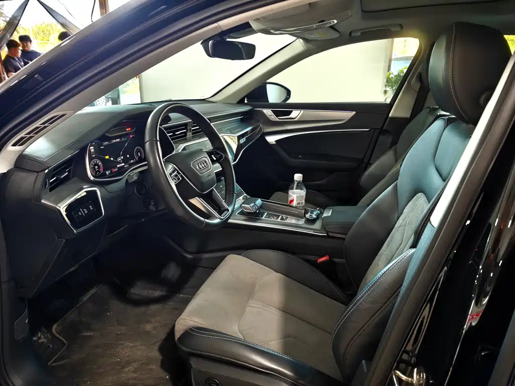 Audi A6L 2023 40 TFSI Luxury