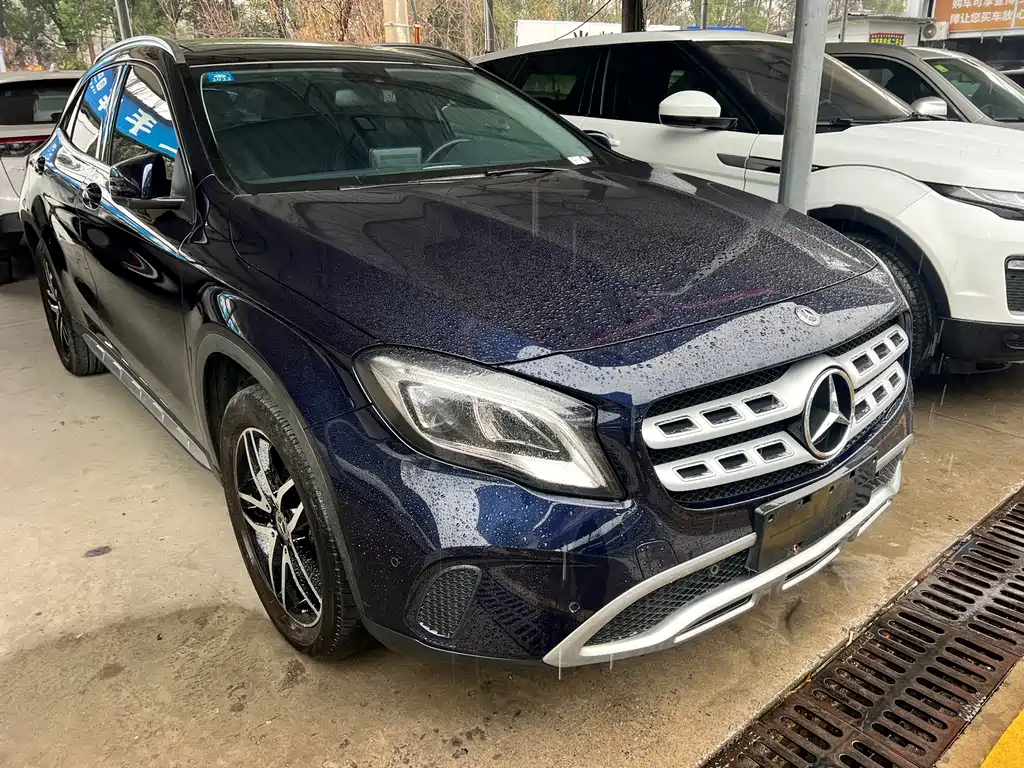 MERCEDES-BENZ GLA