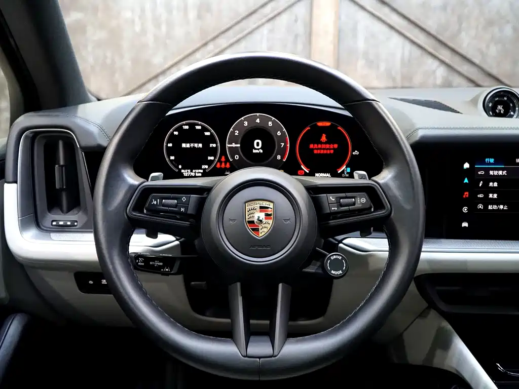 Porsche Cayenne — миниатюра 13