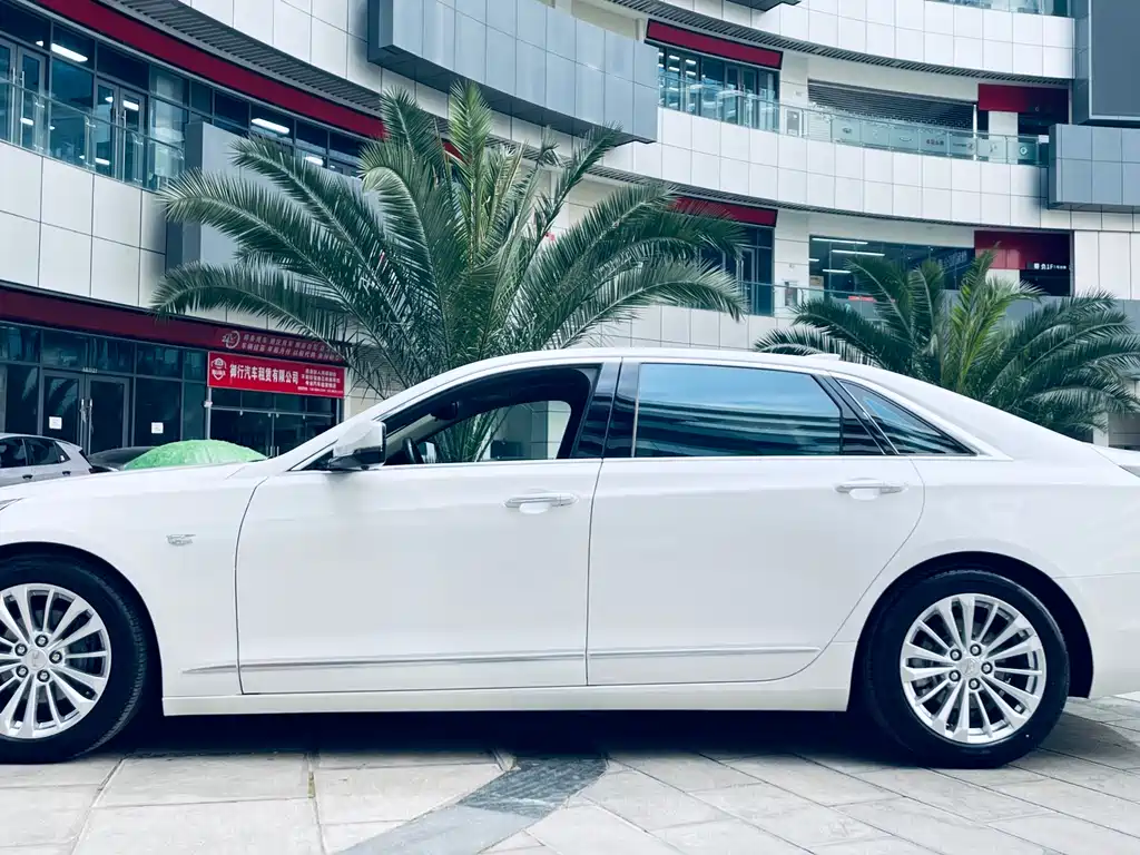 CADILLAC CT6